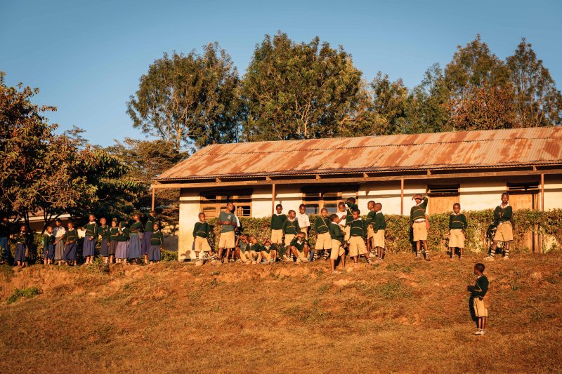 Schoolkids at their mzungu viewing positions at 6:30AM